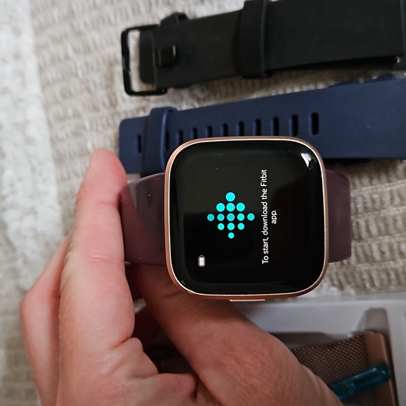 Fitbit Versa 2 Rose Gold, Extra bands - Picture 6 of 6